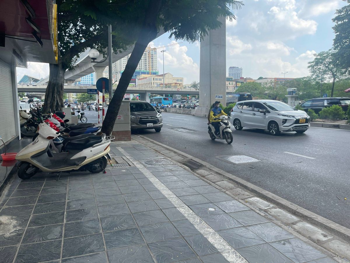 BÁN NHÀ CẦU GIẤY 4 TẦNG DT CHỈ 7,55 tỷ VỈA HÈ RỘNG - Ô TÔ TRÁNH - KINH DOANH - CHO THUÊ SẦM UẤT - Ảnh chính